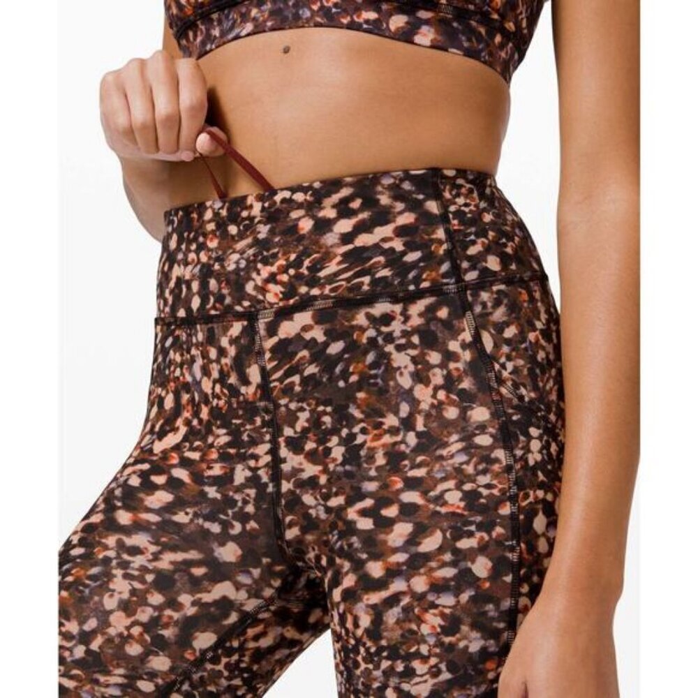 LULULEMON Invigorate High-Rise Tight 25" Size 2 Motion Flux Multi - Picture 3 of 9
